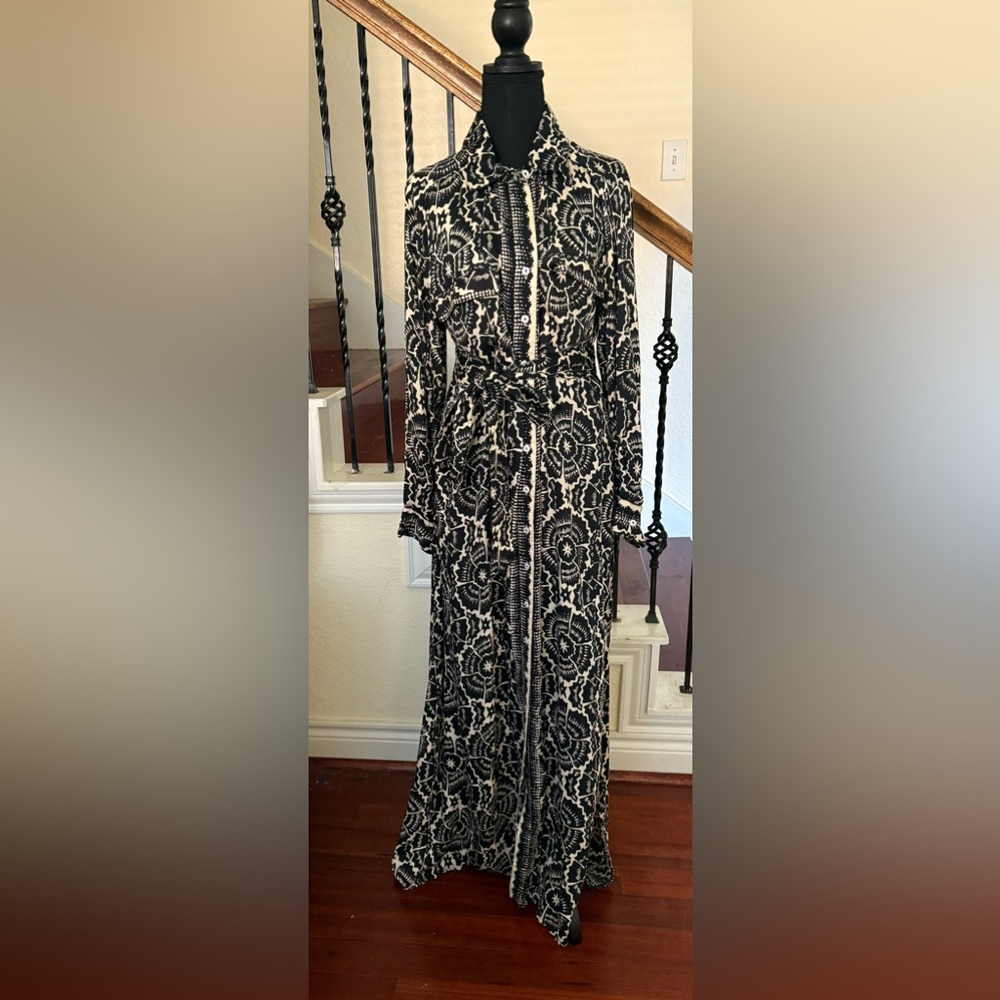 Elegant Omika Black and White Maxi Dress - Picture 7 of 10
